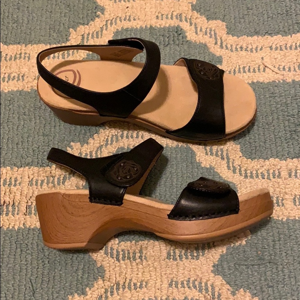 NWOT Dansko Sandals